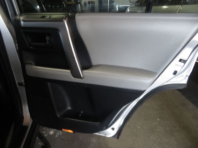 2011 Toyota 4Runner SR5 - 23062378 - 24