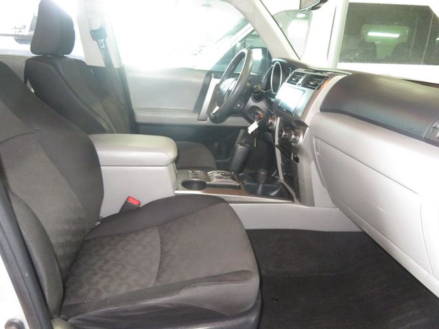 2011 Toyota 4Runner SR5 - 23062378 - 30