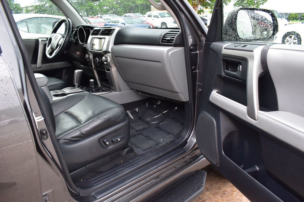 2011 Toyota 4Runner SR5 - 23052536 - 17