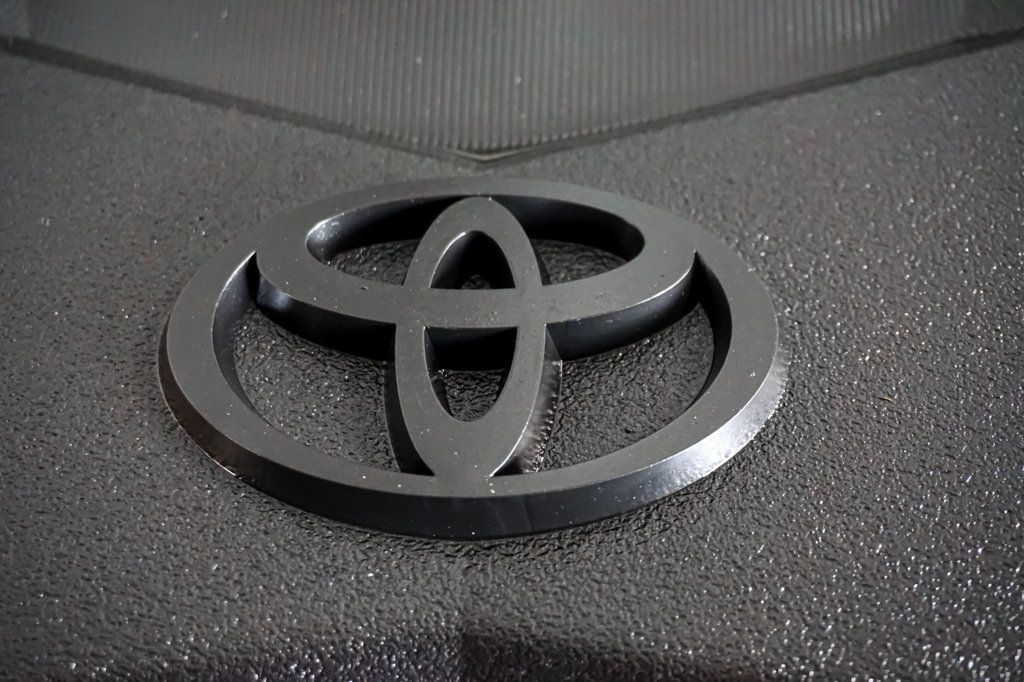 2011 Toyota 4Runner *SR5 4WD V6* *White/Tan Leather* *Super Clean* - 23083625 - 52