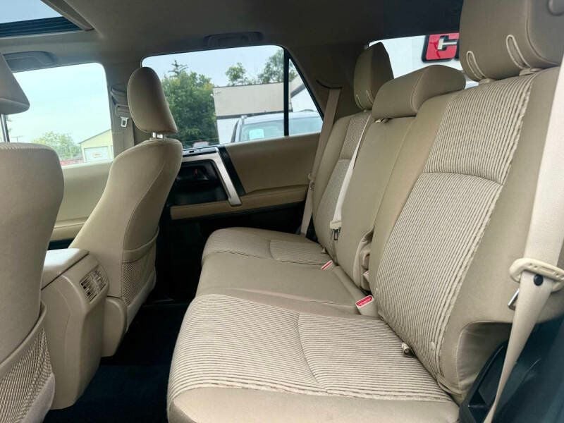 2011 Toyota 4Runner SR5 photo 12