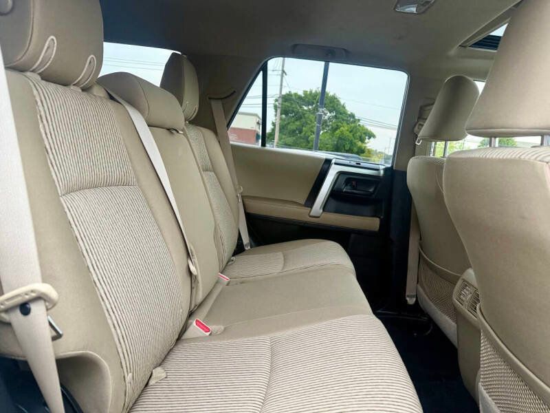 2011 Toyota 4Runner SR5 photo 15
