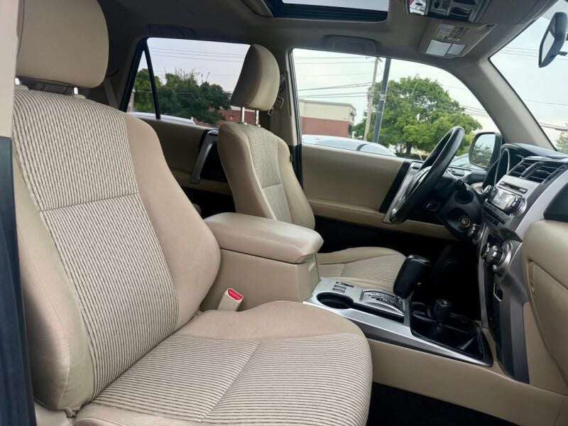 2011 Toyota 4Runner SR5 photo 17