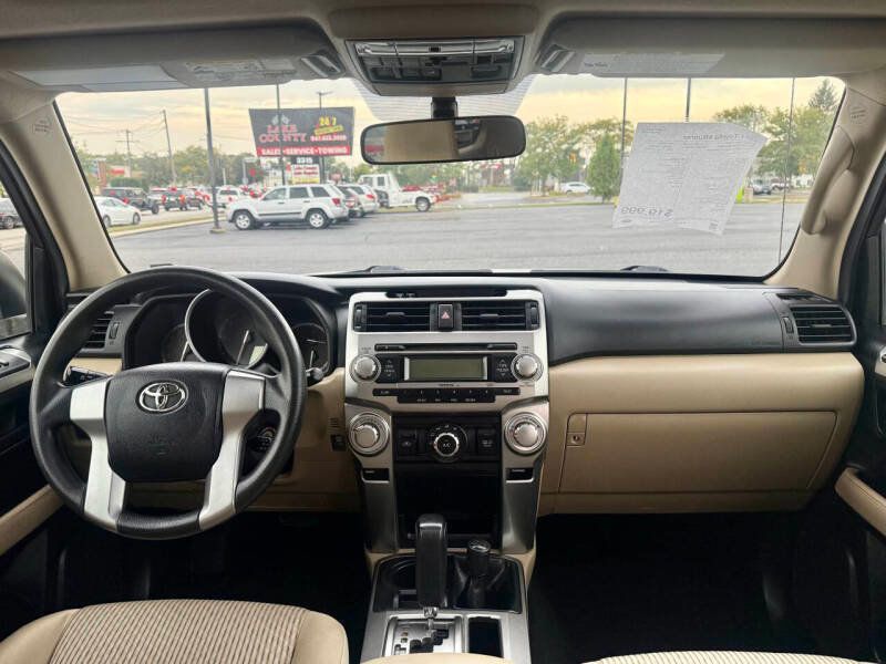 2011 Toyota 4Runner SR5 photo 18