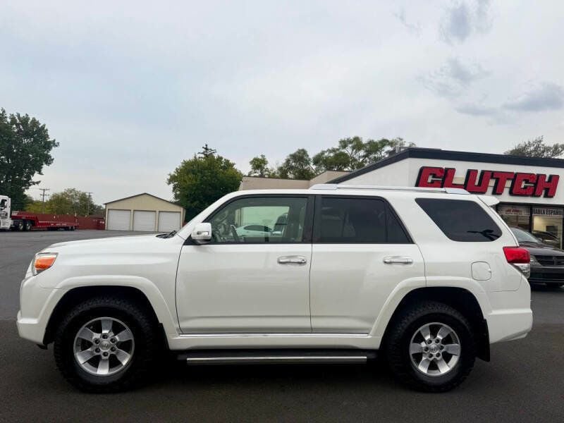 2011 Toyota 4Runner SR5 photo 8