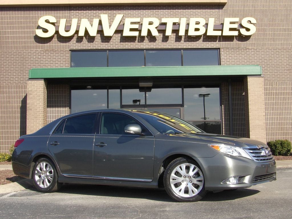 2011 Toyota Avalon Limited photo 1