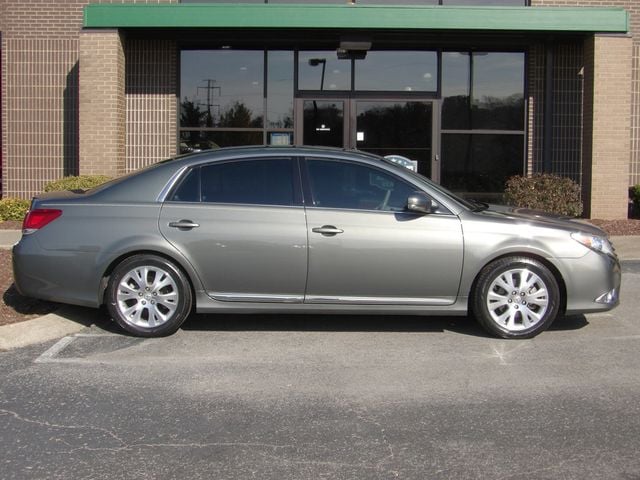 2011 Toyota Avalon Limited photo 3