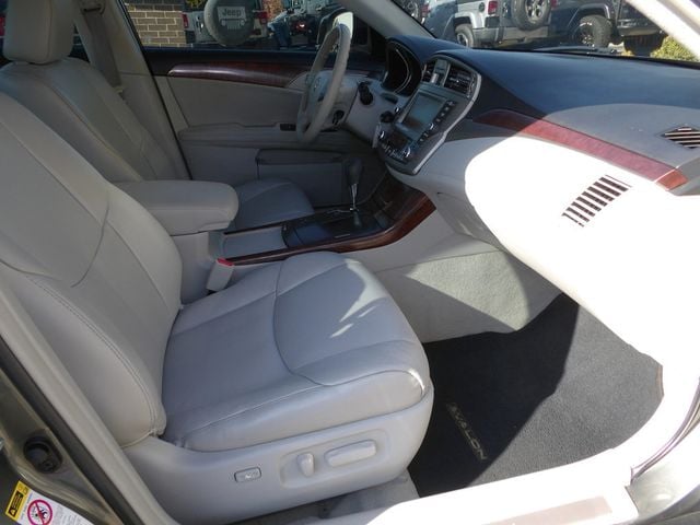 2011 Toyota Avalon Limited photo 21