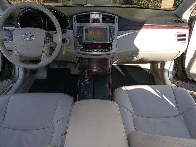 2011 Toyota Avalon Limited photo 4