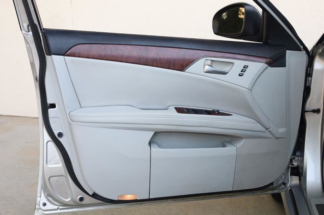 2011 Toyota Avalon Limited - 23069692 - 11