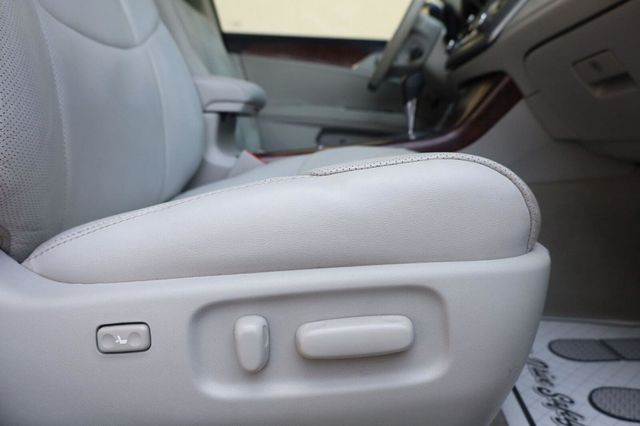 2011 Toyota Avalon Limited - 23069692 - 27