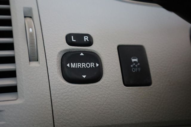 2011 Toyota Avalon Limited - 23069692 - 35