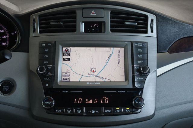 2011 Toyota Avalon Limited - 23069692 - 41