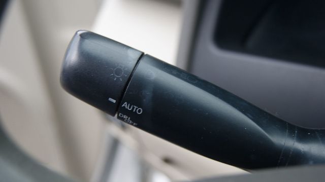 2011 Toyota Camry 3 MONTH WARANTY ,JUST SERVICED, VERY CLEAN INSIDE AND OUT  - 22986888 - 12