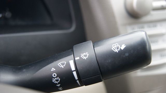 2011 Toyota Camry 3 MONTH WARANTY ,JUST SERVICED, VERY CLEAN INSIDE AND OUT  - 22986888 - 13