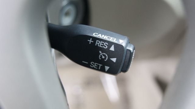 2011 Toyota Camry 3 MONTH WARANTY ,JUST SERVICED, VERY CLEAN INSIDE AND OUT  - 22986888 - 14