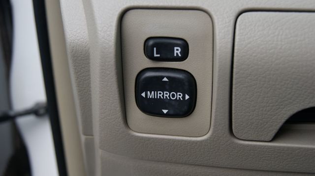 2011 Toyota Camry 3 MONTH WARANTY ,JUST SERVICED, VERY CLEAN INSIDE AND OUT  - 22986888 - 15