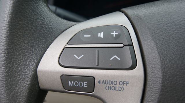 2011 Toyota Camry 3 MONTH WARANTY ,JUST SERVICED, VERY CLEAN INSIDE AND OUT  - 22986888 - 16