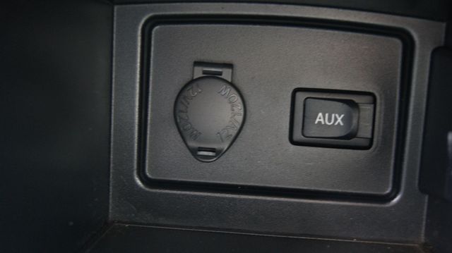 2011 Toyota Camry 3 MONTH WARANTY ,JUST SERVICED, VERY CLEAN INSIDE AND OUT  - 22986888 - 18