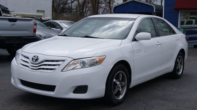 2011 Toyota Camry 3 MONTH WARANTY ,JUST SERVICED, VERY CLEAN INSIDE AND OUT  - 22986888 - 1