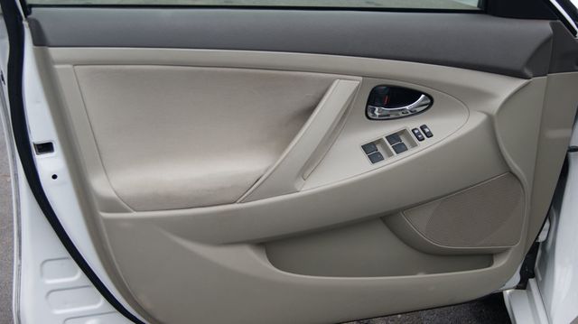 2011 Toyota Camry 3 MONTH WARANTY ,JUST SERVICED, VERY CLEAN INSIDE AND OUT  - 22986888 - 23