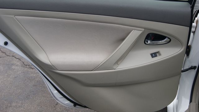 2011 Toyota Camry 3 MONTH WARANTY ,JUST SERVICED, VERY CLEAN INSIDE AND OUT  - 22986888 - 28