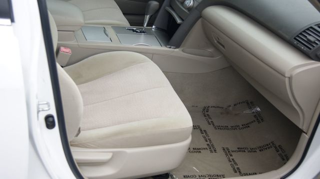 2011 Toyota Camry 3 MONTH WARANTY ,JUST SERVICED, VERY CLEAN INSIDE AND OUT  - 22986888 - 31