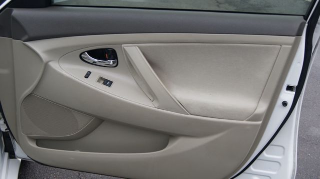 2011 Toyota Camry 3 MONTH WARANTY ,JUST SERVICED, VERY CLEAN INSIDE AND OUT  - 22986888 - 33