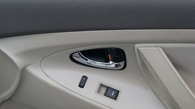 2011 Toyota Camry 3 MONTH WARANTY ,JUST SERVICED, VERY CLEAN INSIDE AND OUT  - 22986888 - 34