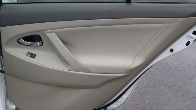 2011 Toyota Camry 3 MONTH WARANTY ,JUST SERVICED, VERY CLEAN INSIDE AND OUT  - 22986888 - 39