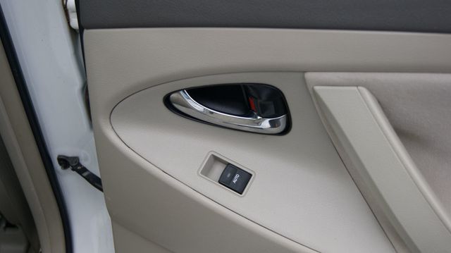 2011 Toyota Camry 3 MONTH WARANTY ,JUST SERVICED, VERY CLEAN INSIDE AND OUT  - 22986888 - 40