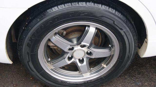 2011 Toyota Camry 3 MONTH WARANTY ,JUST SERVICED, VERY CLEAN INSIDE AND OUT  - 22986888 - 41