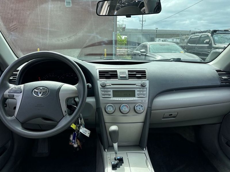 2011 Toyota Camry 4dr Sedan I4 Automatic LE - 22950236 - 12