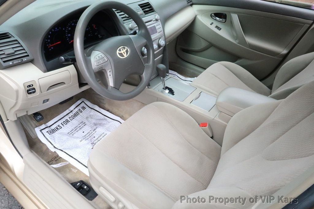 2011 Toyota Camry 4dr Sedan I4 Automatic LE - 22713645 - 19