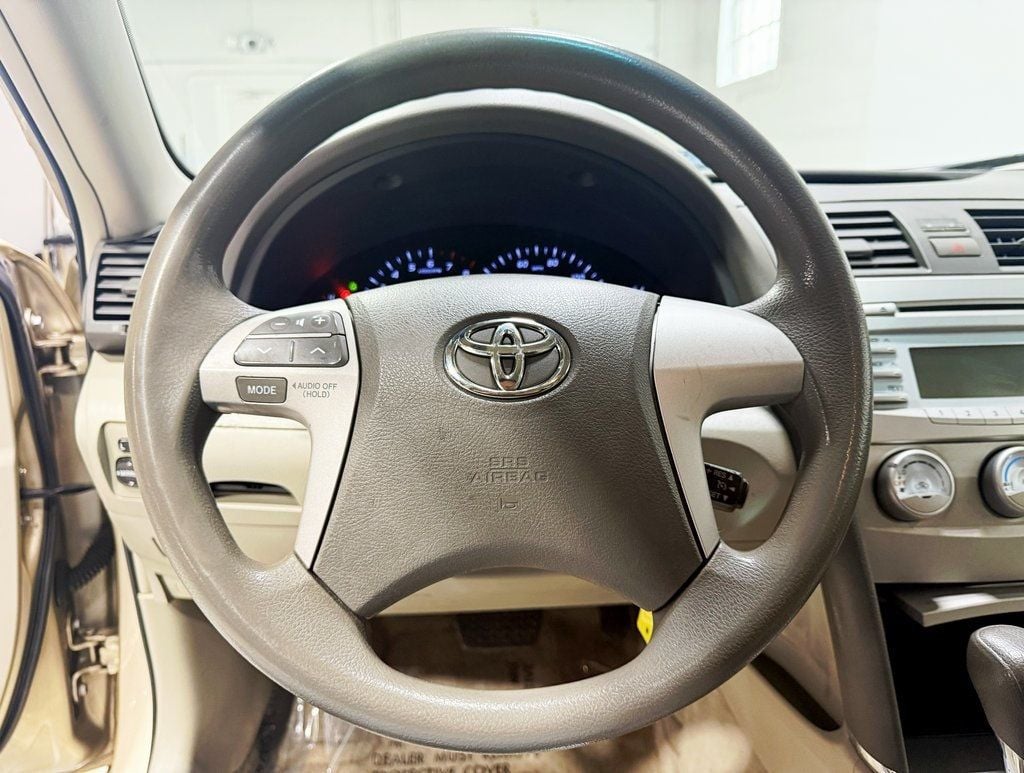 2011 Toyota Camry 4dr Sedan I4 Automatic LE - 22931847 - 9