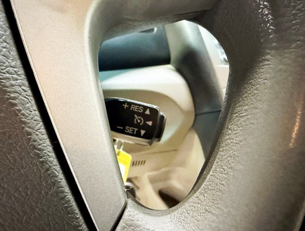 2011 Toyota Camry 4dr Sedan I4 Automatic LE - 22931847 - 11