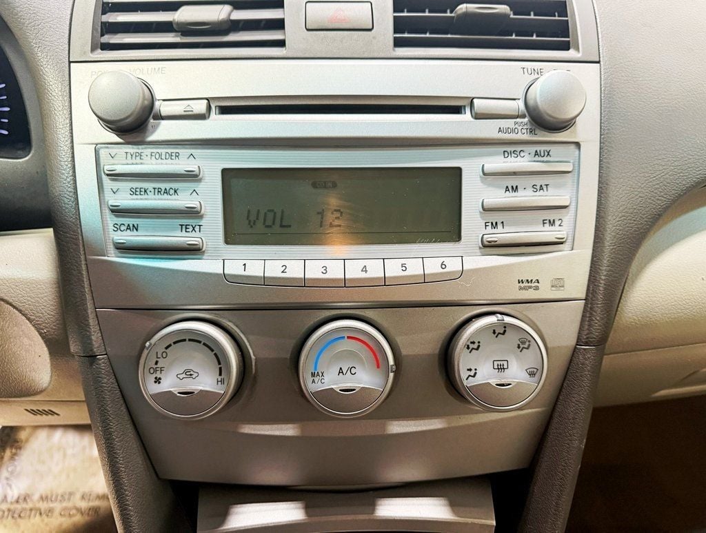 2011 Toyota Camry 4dr Sedan I4 Automatic LE - 22931847 - 14