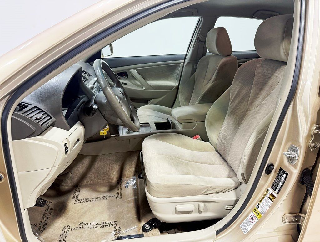 2011 Toyota Camry 4dr Sedan I4 Automatic LE - 22931847 - 16