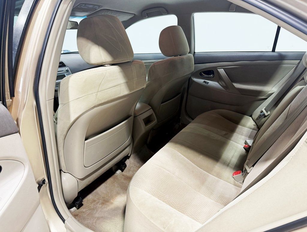 2011 Toyota Camry 4dr Sedan I4 Automatic LE - 22931847 - 23