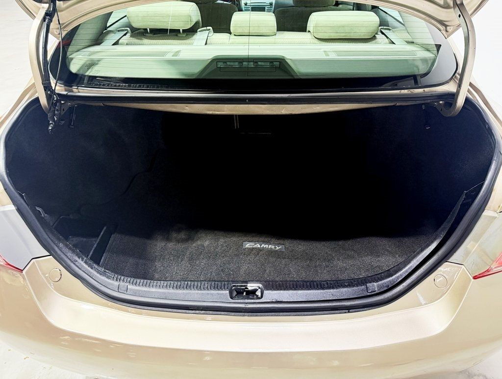 2011 Toyota Camry 4dr Sedan I4 Automatic LE - 22931847 - 25