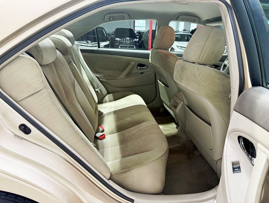 2011 Toyota Camry 4dr Sedan I4 Automatic LE - 22931847 - 26