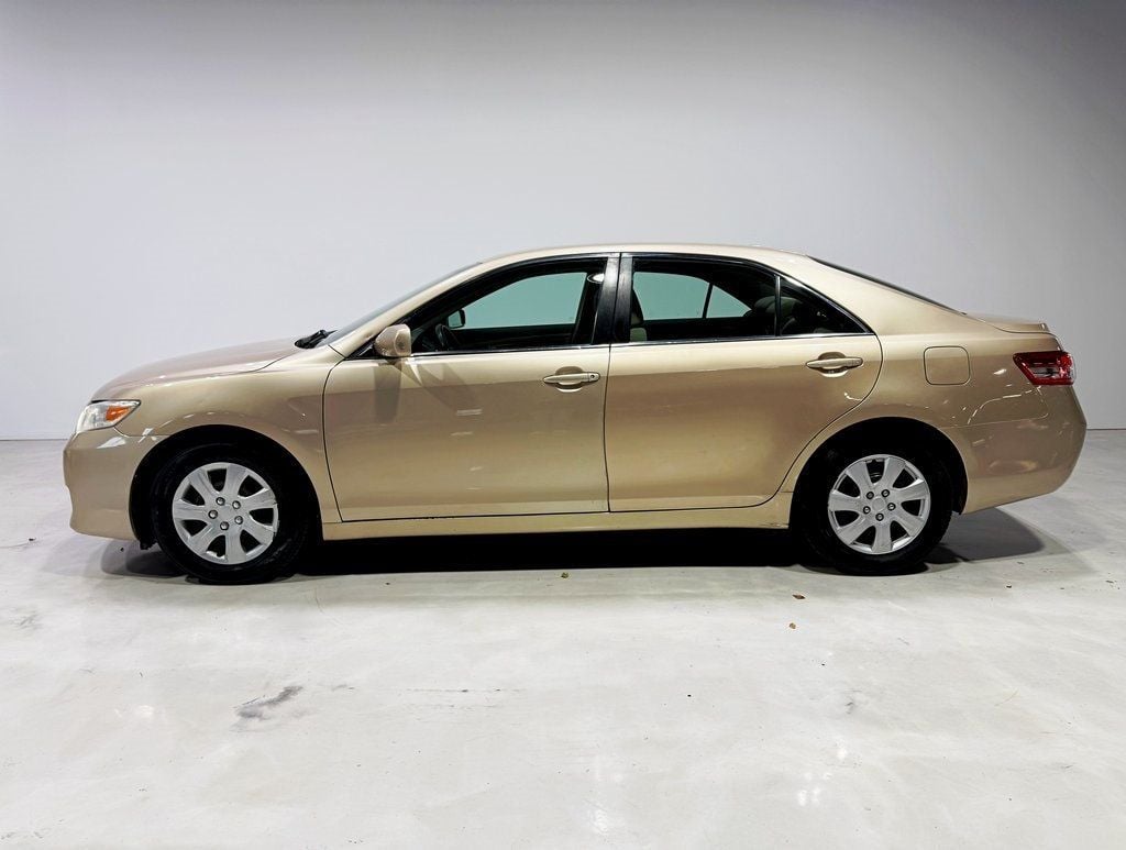 2011 Toyota Camry 4dr Sedan I4 Automatic LE - 22931847 - 3