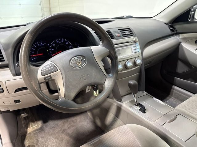 2011 Toyota Camry 4dr Sedan I4 Automatic LE - 23073655 - 9