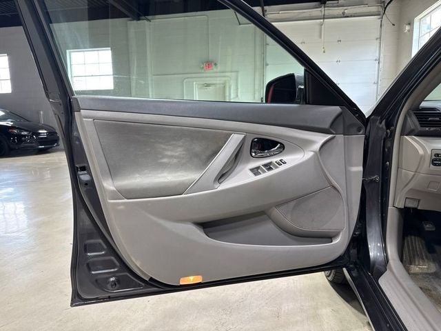 2011 Toyota Camry 4dr Sedan I4 Automatic LE - 23073655 - 17