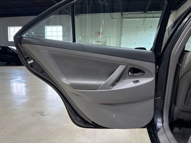2011 Toyota Camry 4dr Sedan I4 Automatic LE - 23073655 - 19
