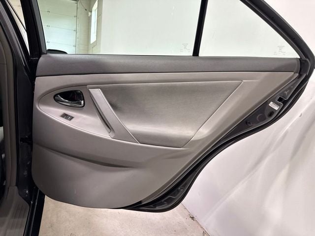 2011 Toyota Camry 4dr Sedan I4 Automatic LE - 23073655 - 22