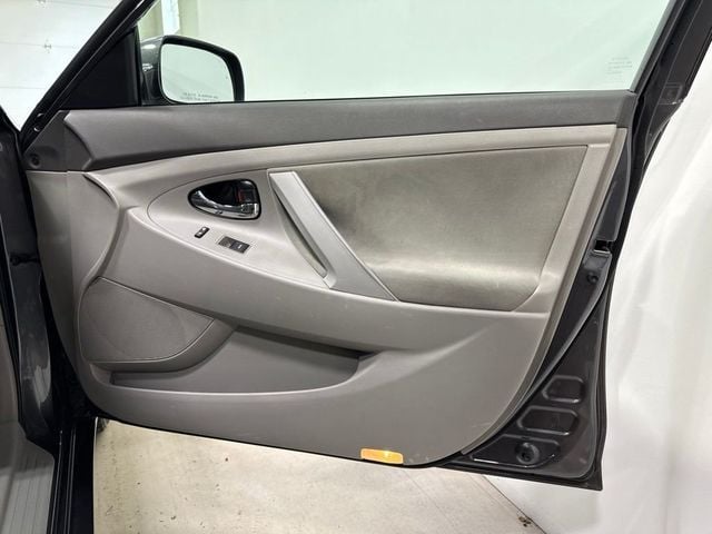 2011 Toyota Camry 4dr Sedan I4 Automatic LE - 23073655 - 24