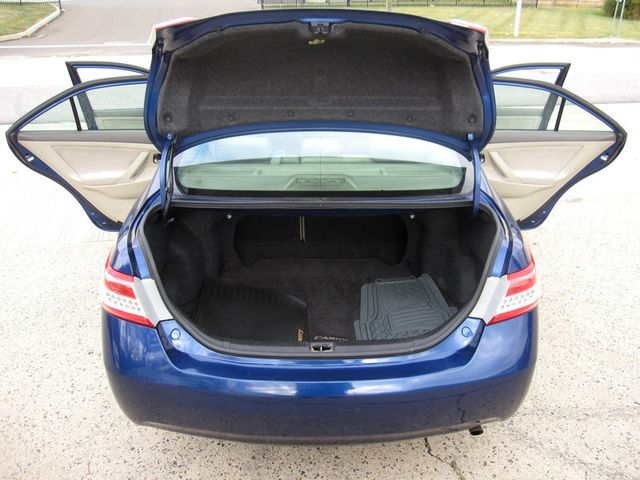 2011 Toyota Camry 4dr Sedan I4 Automatic LE - 22938138 - 26