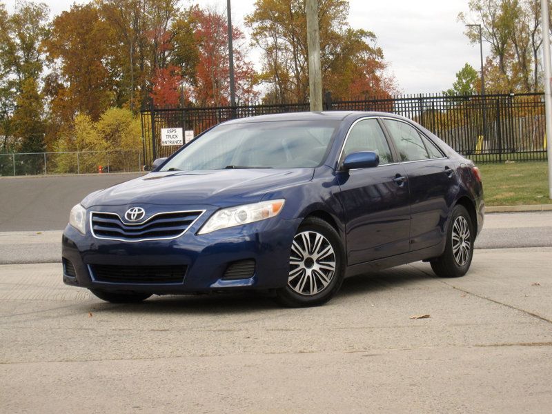 2011 Toyota Camry LE photo 2