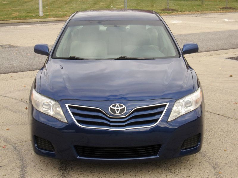 2011 Toyota Camry LE photo 4